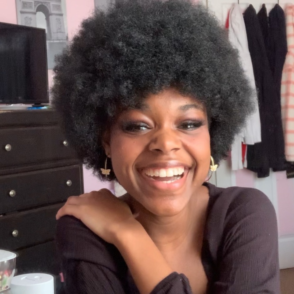 Meet your Posher, Adrienne